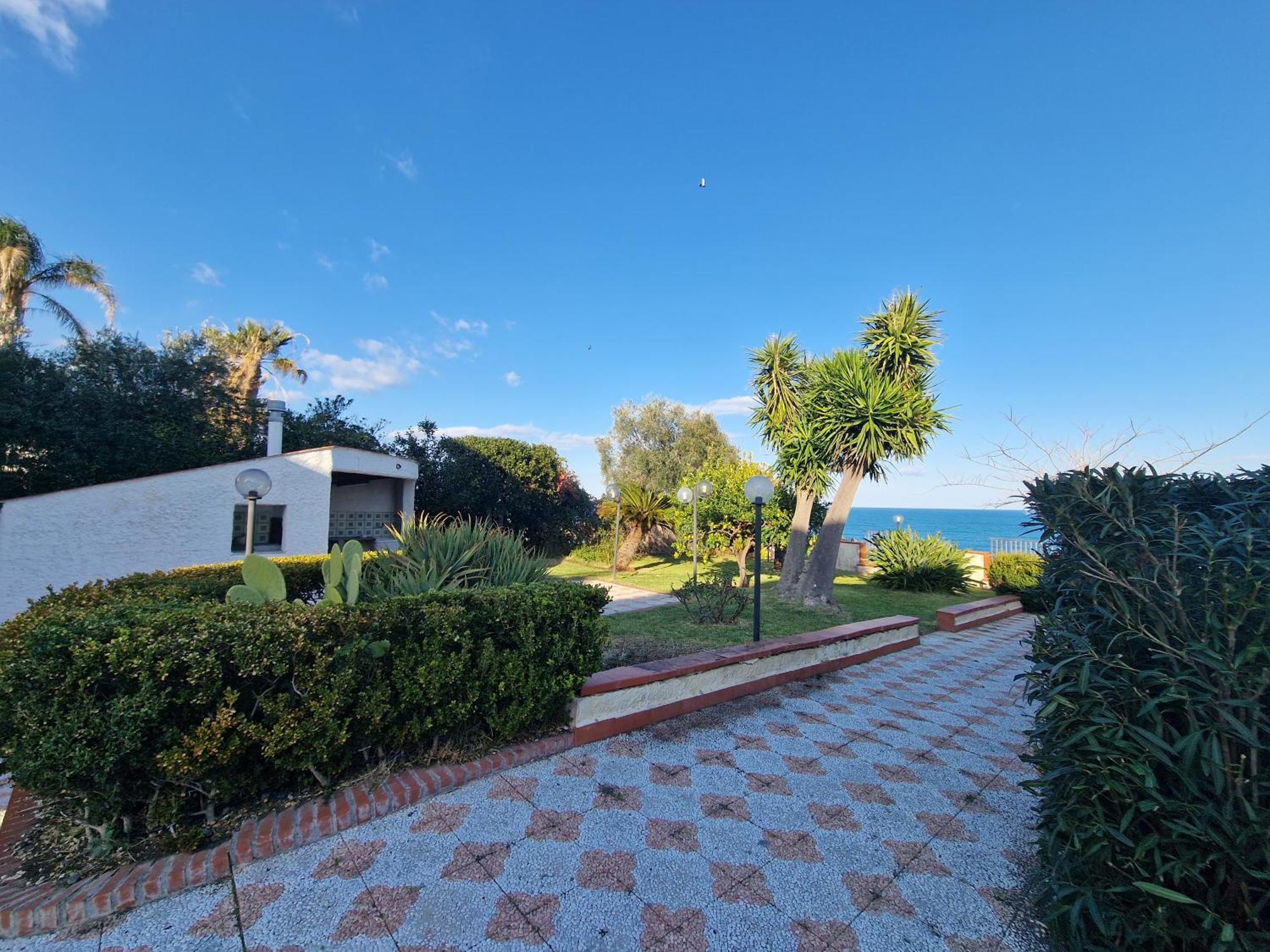 Casa Di Poseidone Villa บรูโกลี ภายนอก รูปภาพ