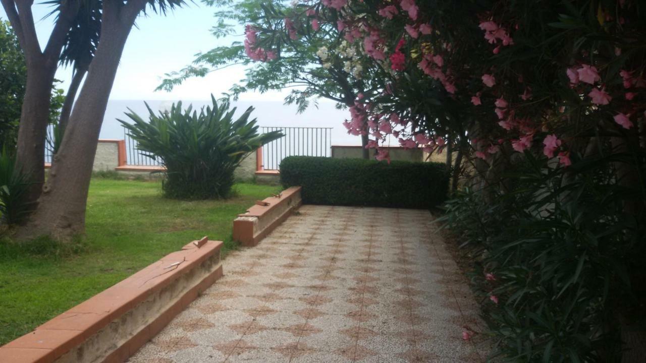 Casa Di Poseidone Villa บรูโกลี ภายนอก รูปภาพ