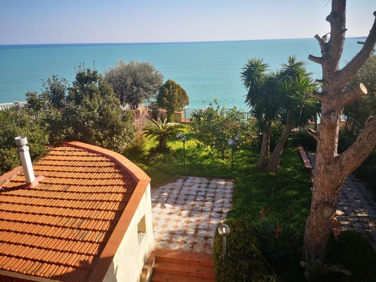 Casa Di Poseidone Villa บรูโกลี ภายนอก รูปภาพ