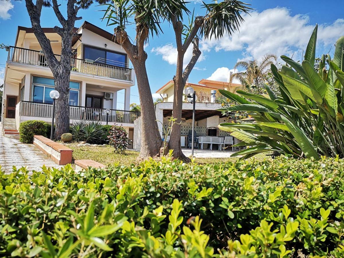 Casa Di Poseidone Villa บรูโกลี ภายนอก รูปภาพ